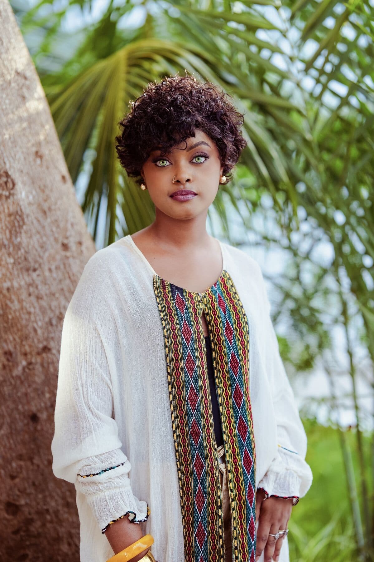Kaftan blanc inspiré des textiles éthiopiens présenté chez ge'eza