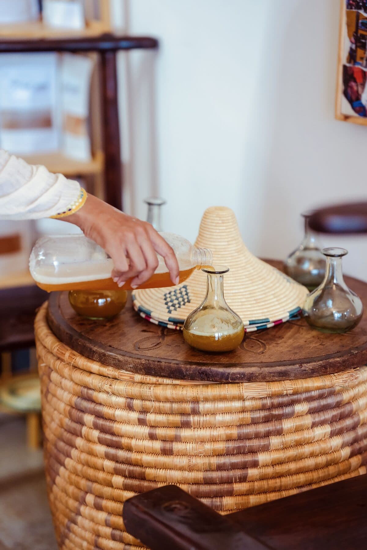 Tej, vin de miel éthiopien, servi dans un berele chez ge'eza