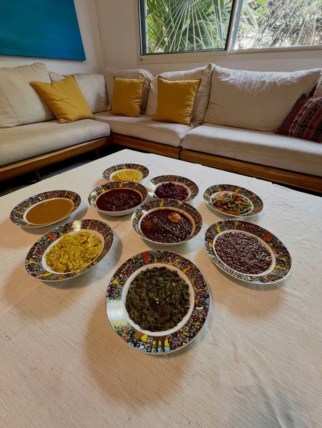 Plats éthiopiens servis au salon